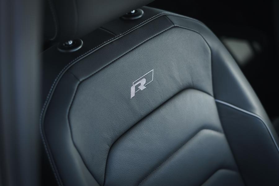 Детали интерьера Volkswagen Tiguan Allspace R-Line 2018 года  (UK) (фото 29 из 40)